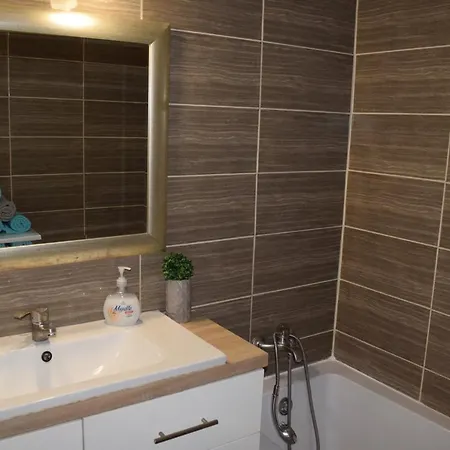 M-5 - 74m2 - Free Parking * Ζεστοκόβα